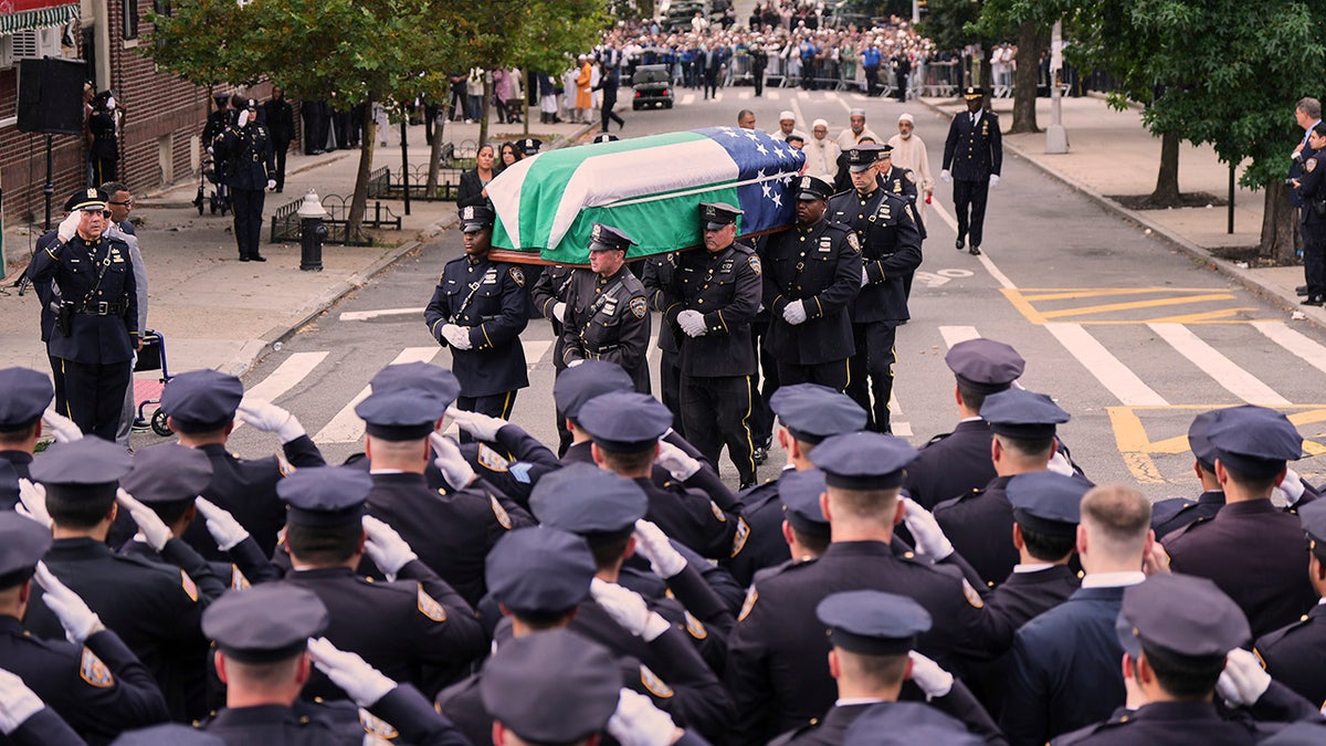 Apbedīšana NYPD virsniekam Didarulā islāmam