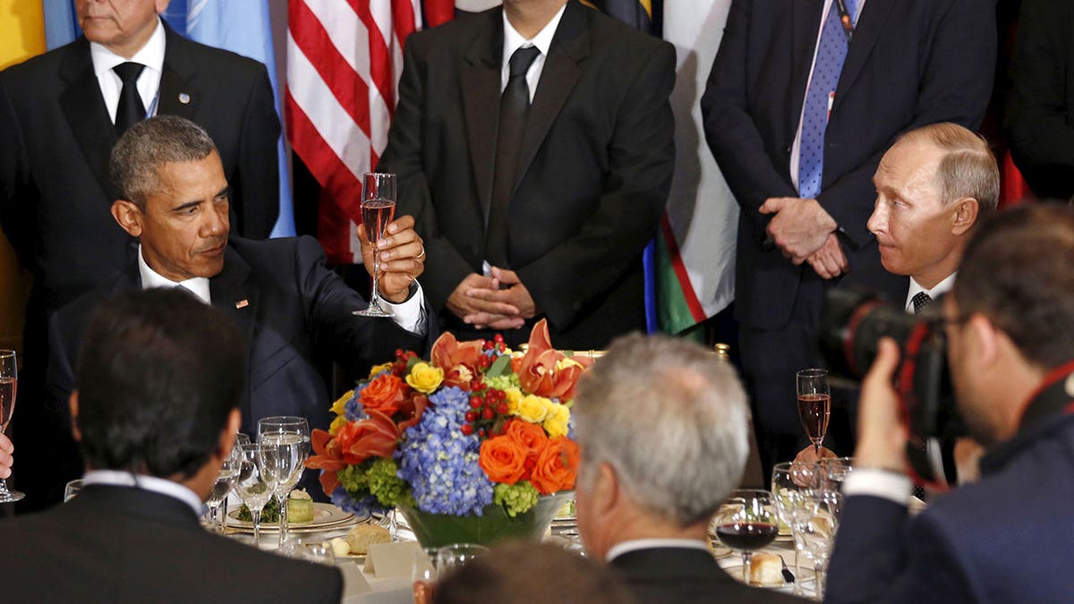 Obama meets with Putin
