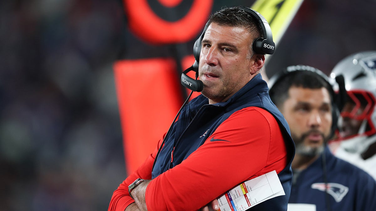 Mike Farabel, the New England coach, looks at the first half against the New York giants at Metlife Stadium on August 21, 2025.