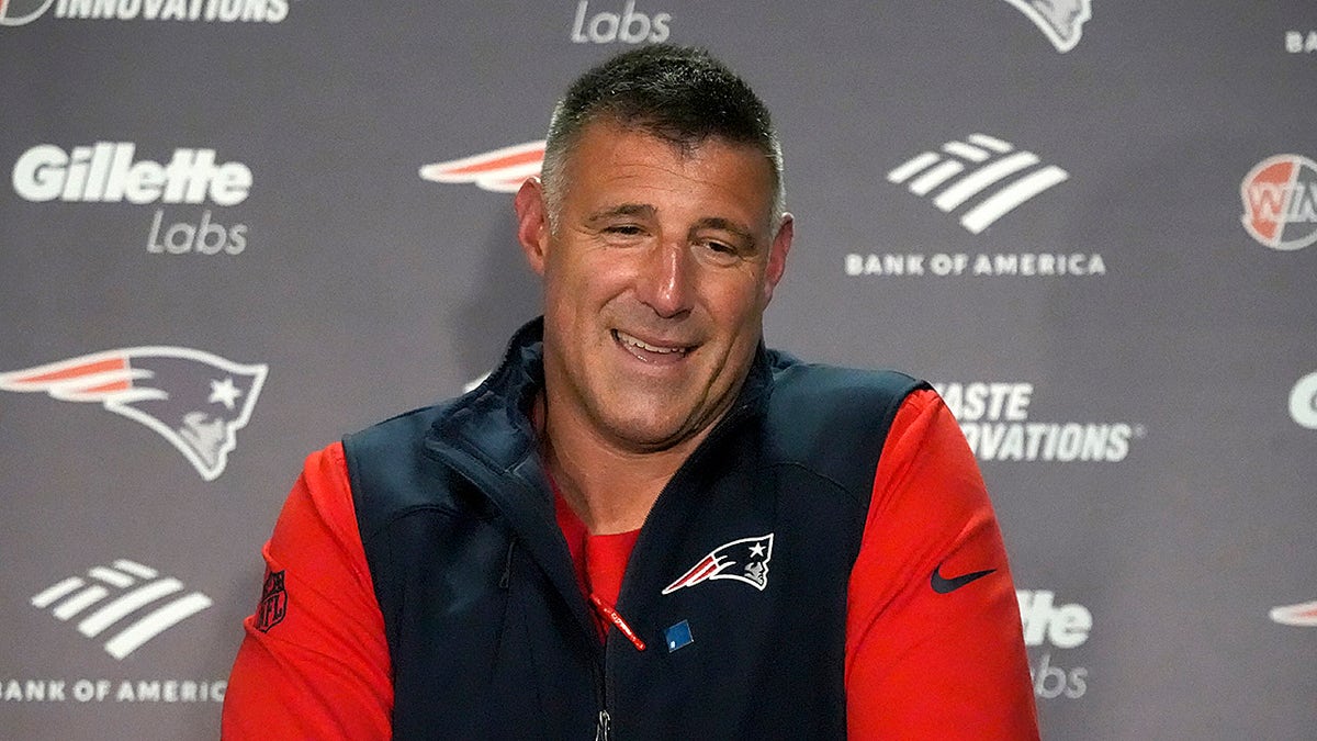 Mike Vrabel speaks