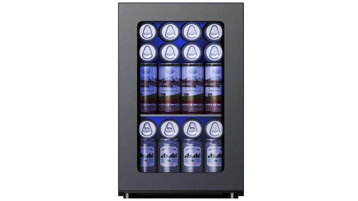 Store up to 21 cans in this mini fridge.