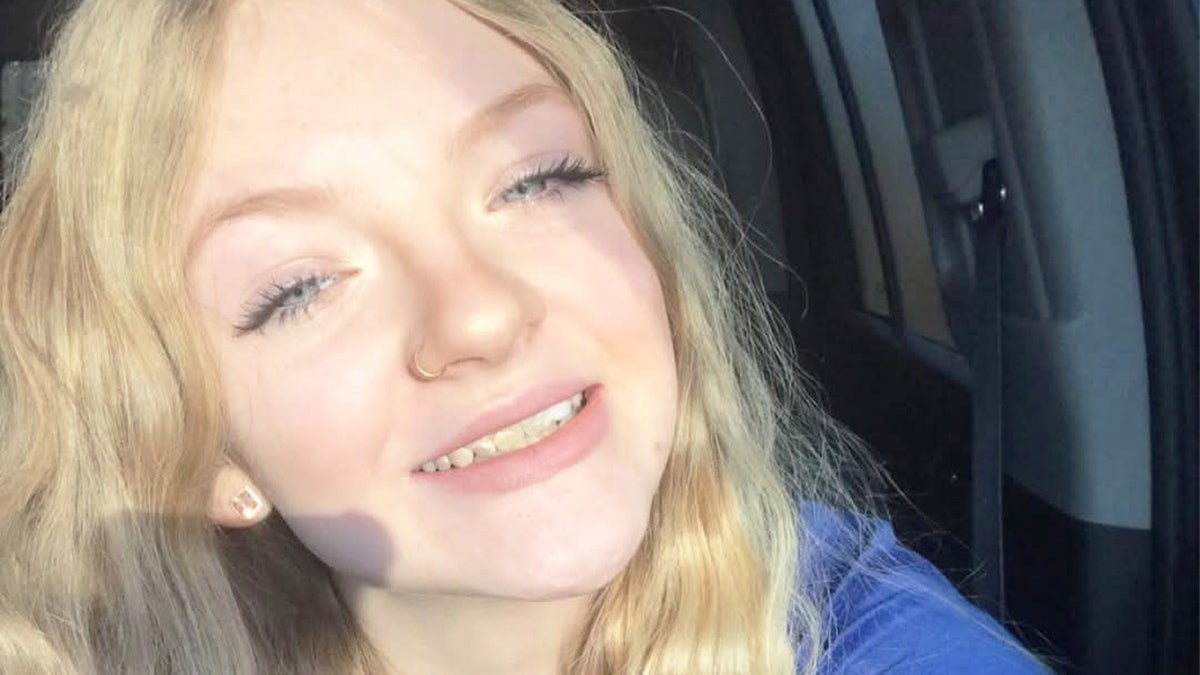 pregnant teen Katelynn Strate takes selfie