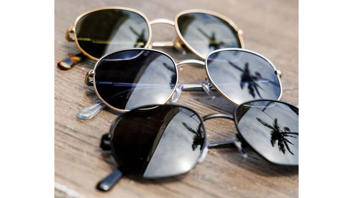 These stylish aviator-style sunglasses come in two different colors.?