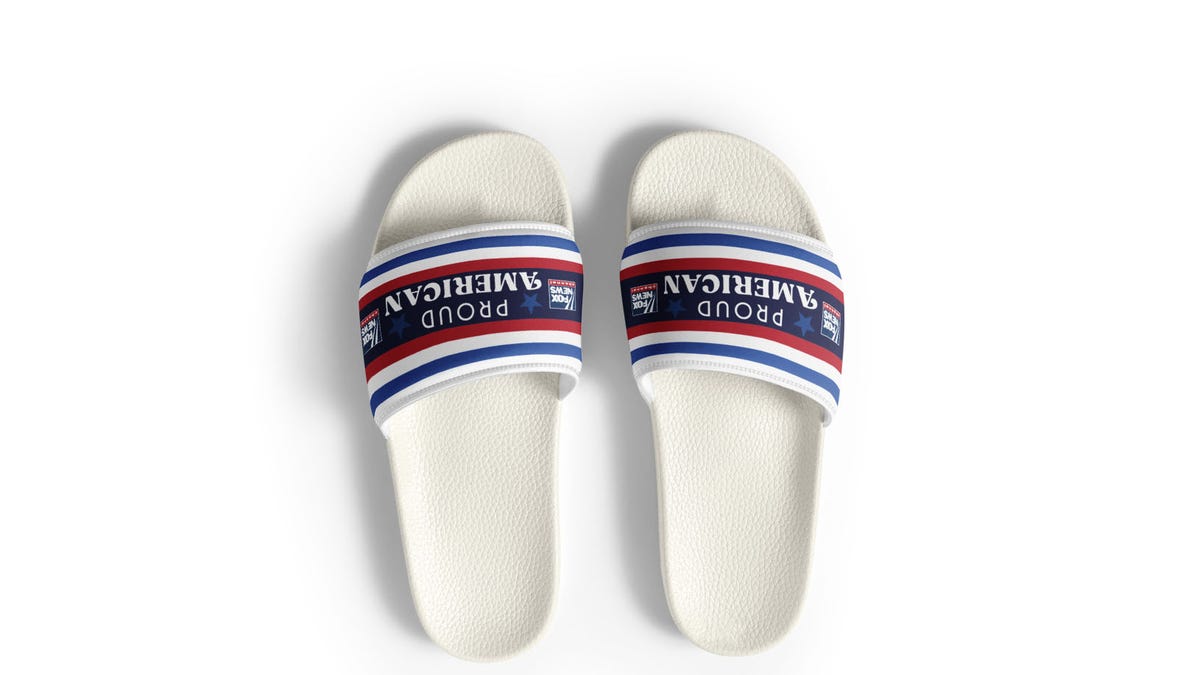 These Men’s Slides are perfect for enjoying the day at the beach or pool.
