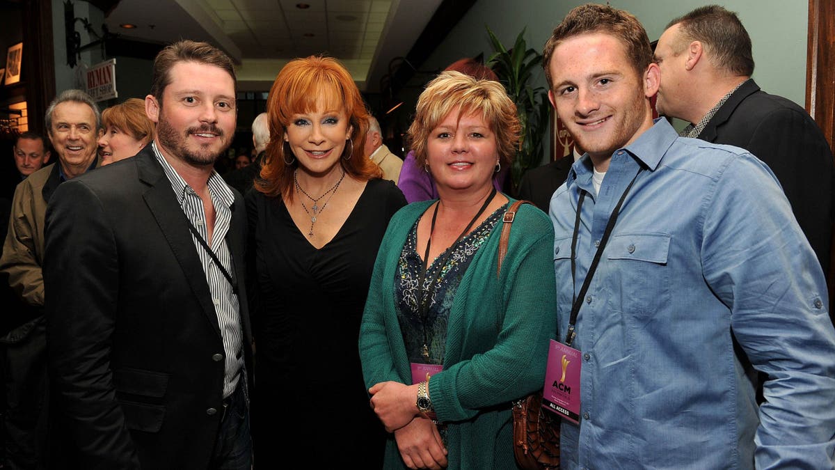 reba mcentire with brandon blackstock, shawna blackstock and shelby blackstock