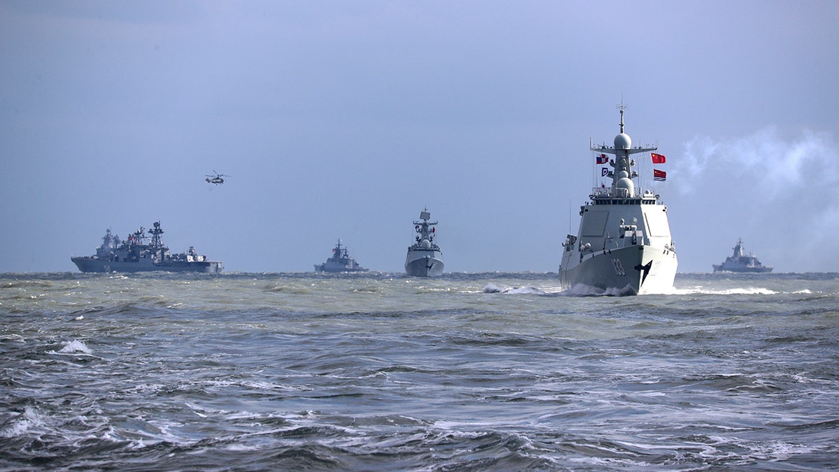 Kapal Cina dan Rusia