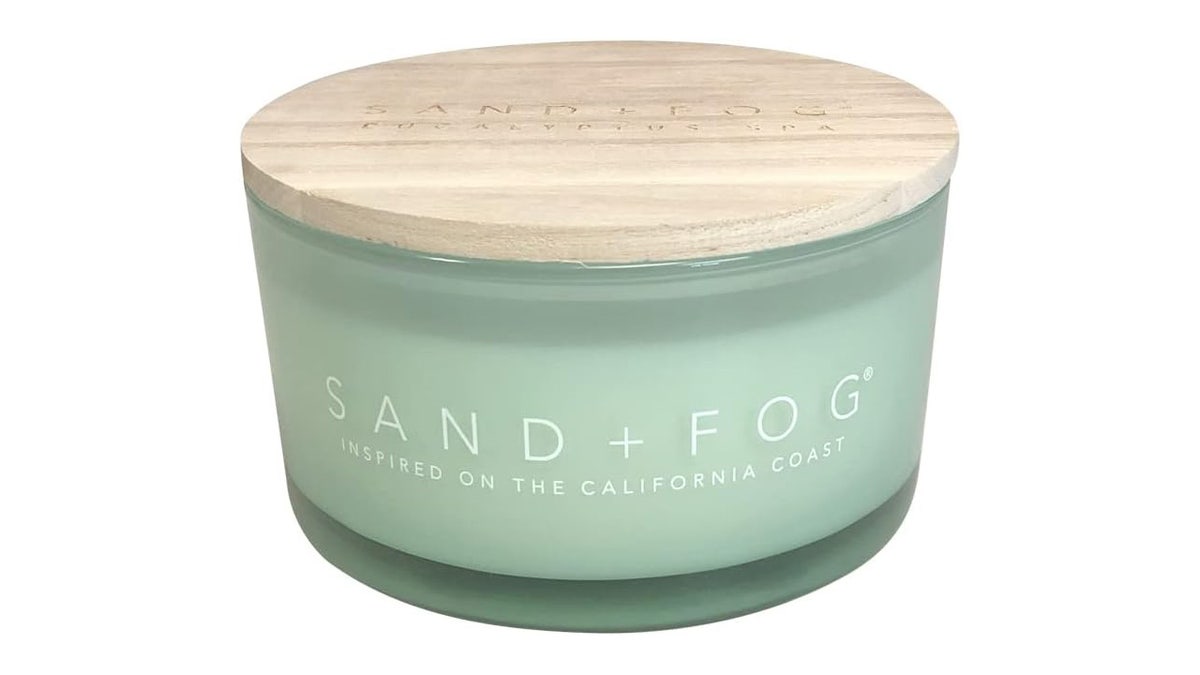 Relax and unwind with this herbal soy candle that burns for 45 hours. 
