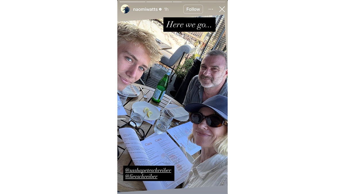 Sasha Schreiber shares a meal with his parents Naomi Watts and Liev Schreiber