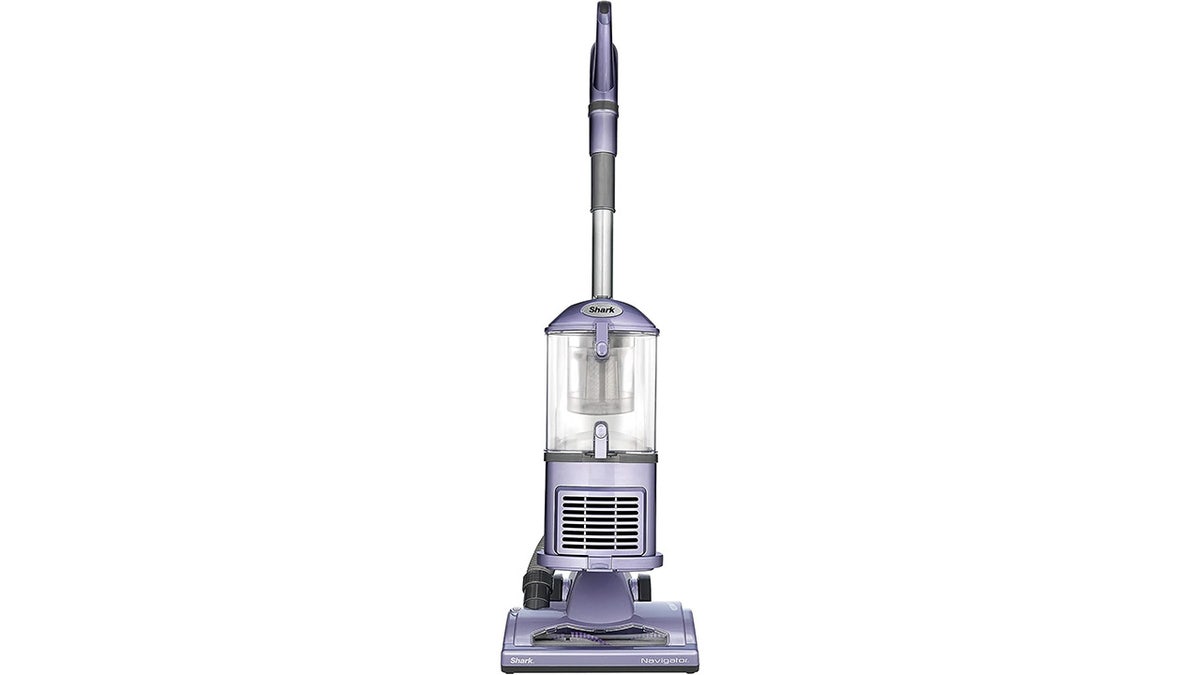 Easily get around furniture and corners with this Shark’s swivel technology. 