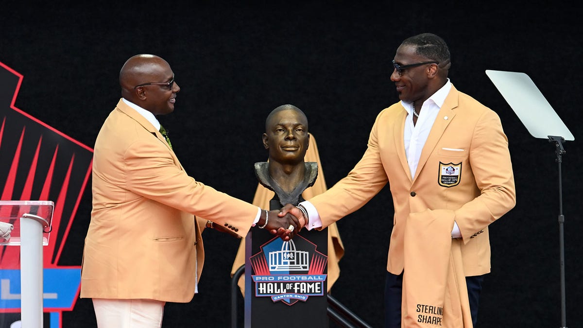 Sterling Sharpe returns gold jacket favor, honors brother Shannon Sharpe in heartfelt Hall of Fame moment