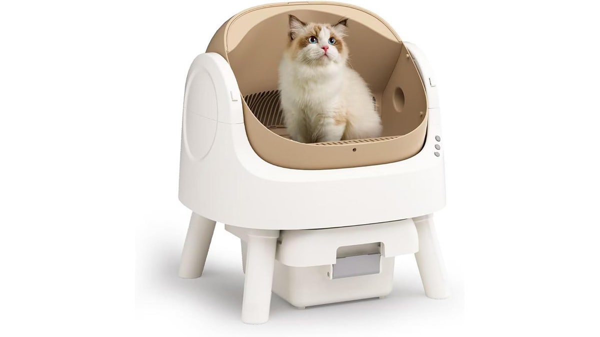 Multi-cat households can use this litter box for up to 10 days without changing the litter.