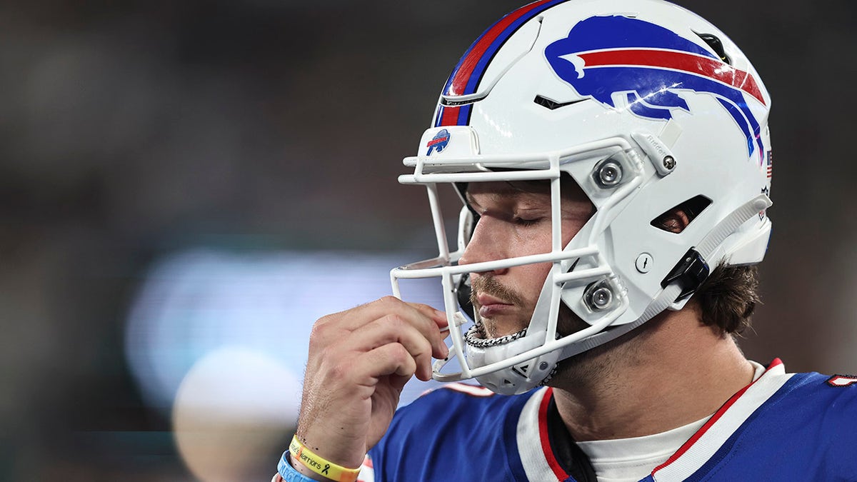Josh Allen używa soli zapachowej