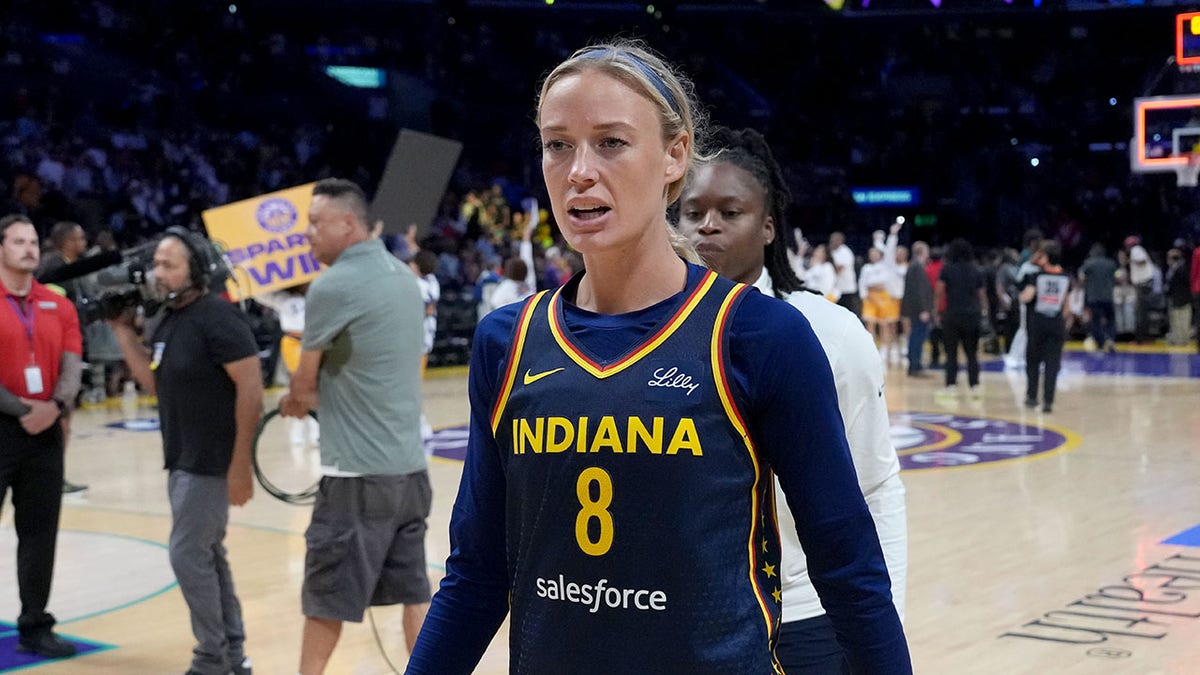 Sophie Cunningham leave the court