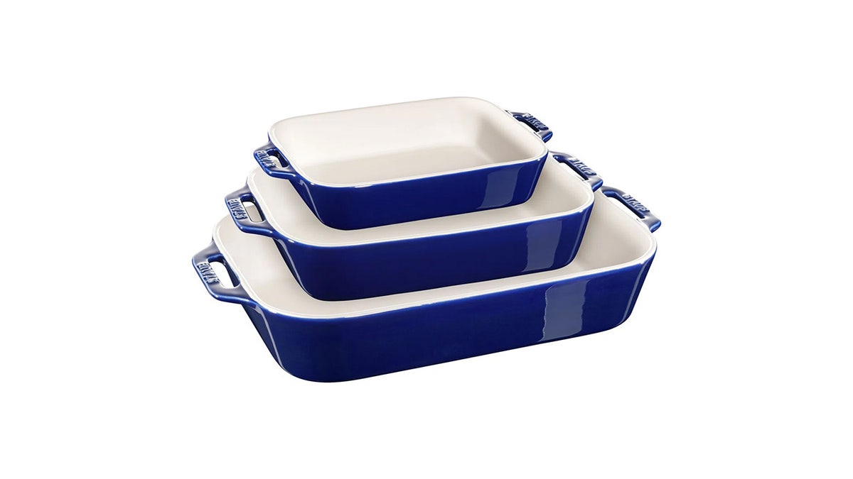 Bake and roast all your favorites in these attractive baking dishes. 