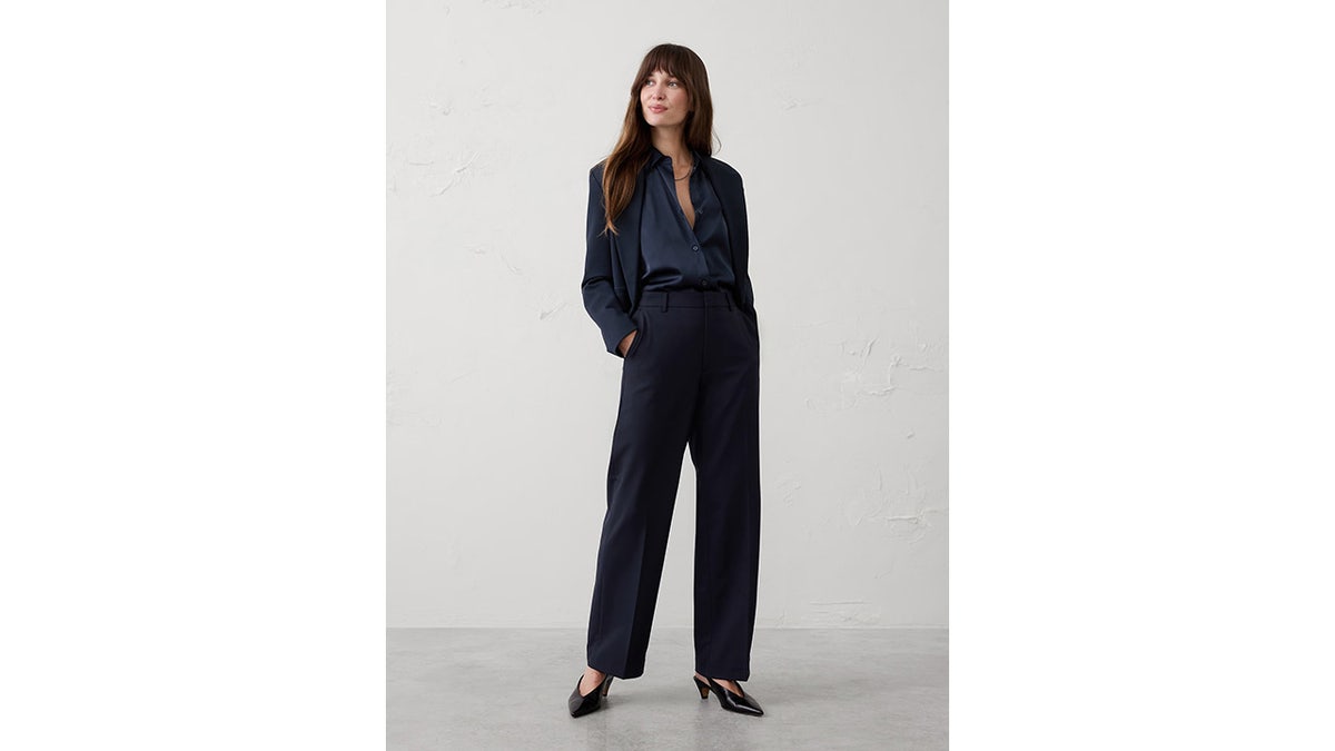 Wear these trousers to the office or on a casual outing.