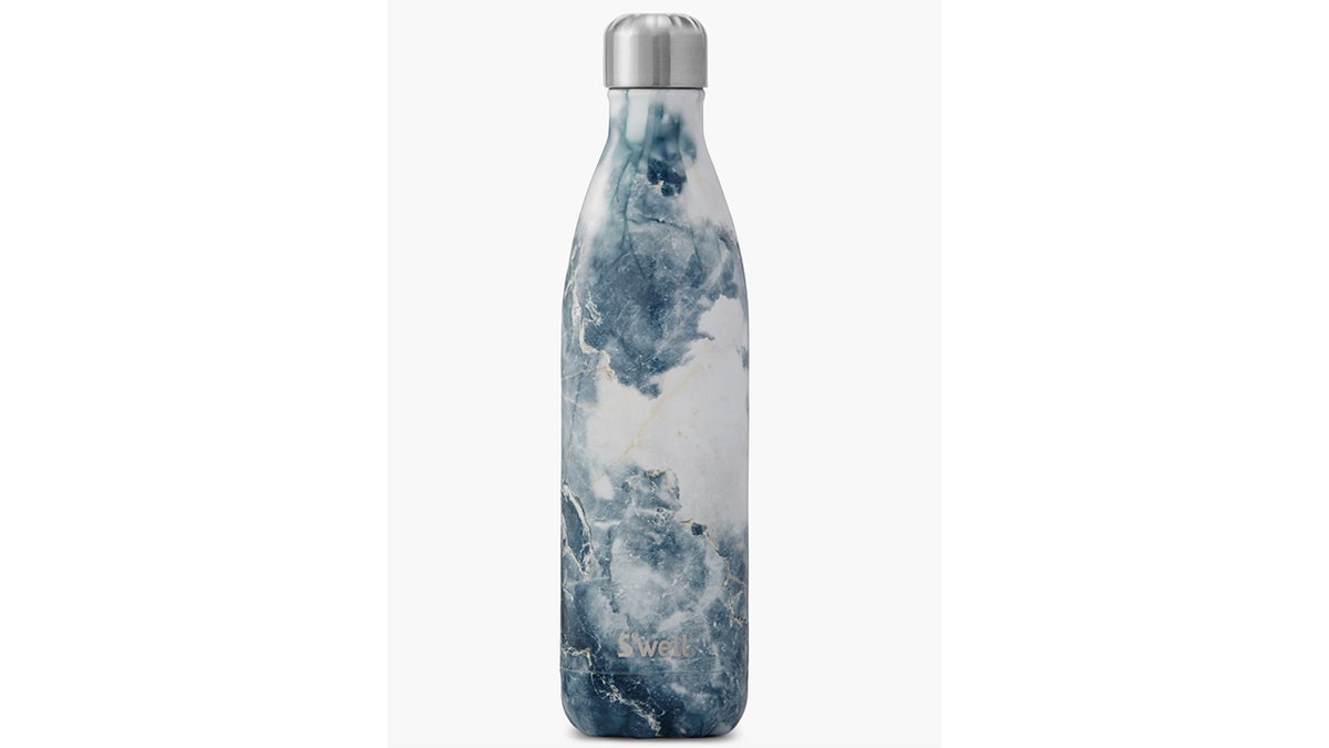 This fashion-forward water bottle blends refined design with serious thermal performance.
