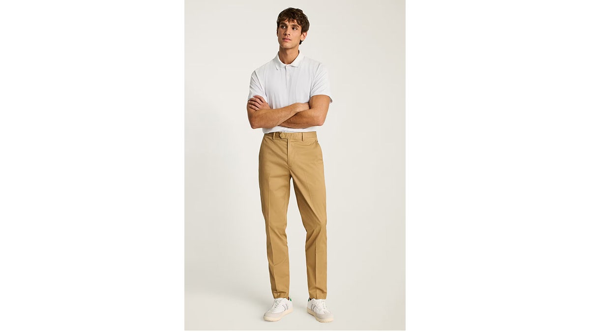 These trousers are wrinkle-resistant.