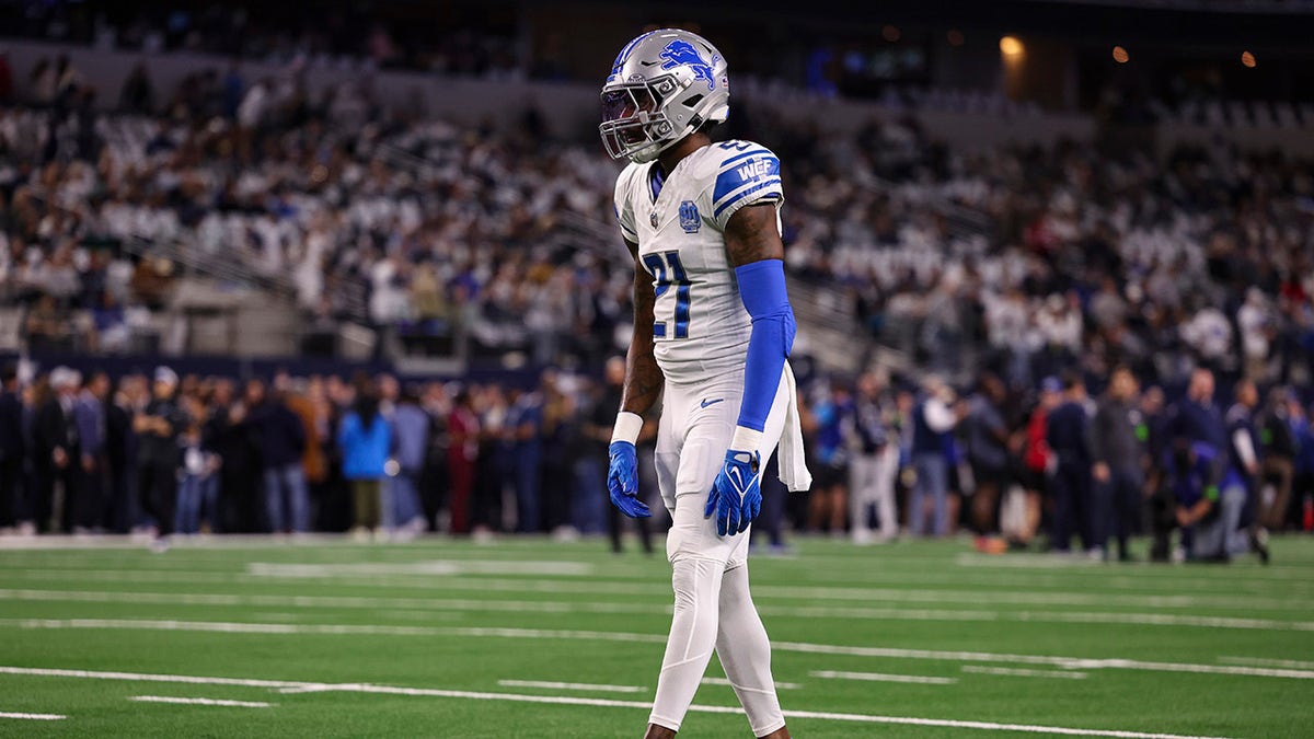 Tracy Walker looks on field for Lions