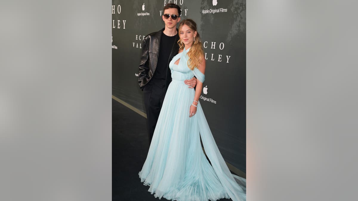 Sydney Sweeney (R) and brother Trent Sweeney