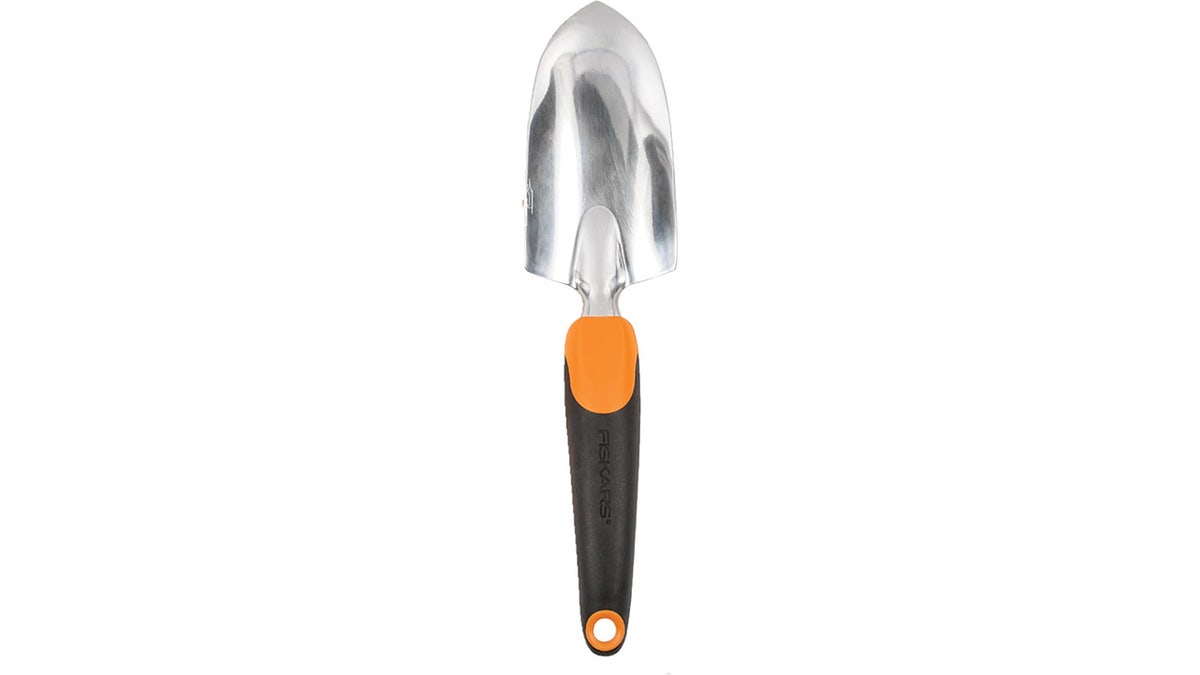 Trowels help you dig up root vegetables.