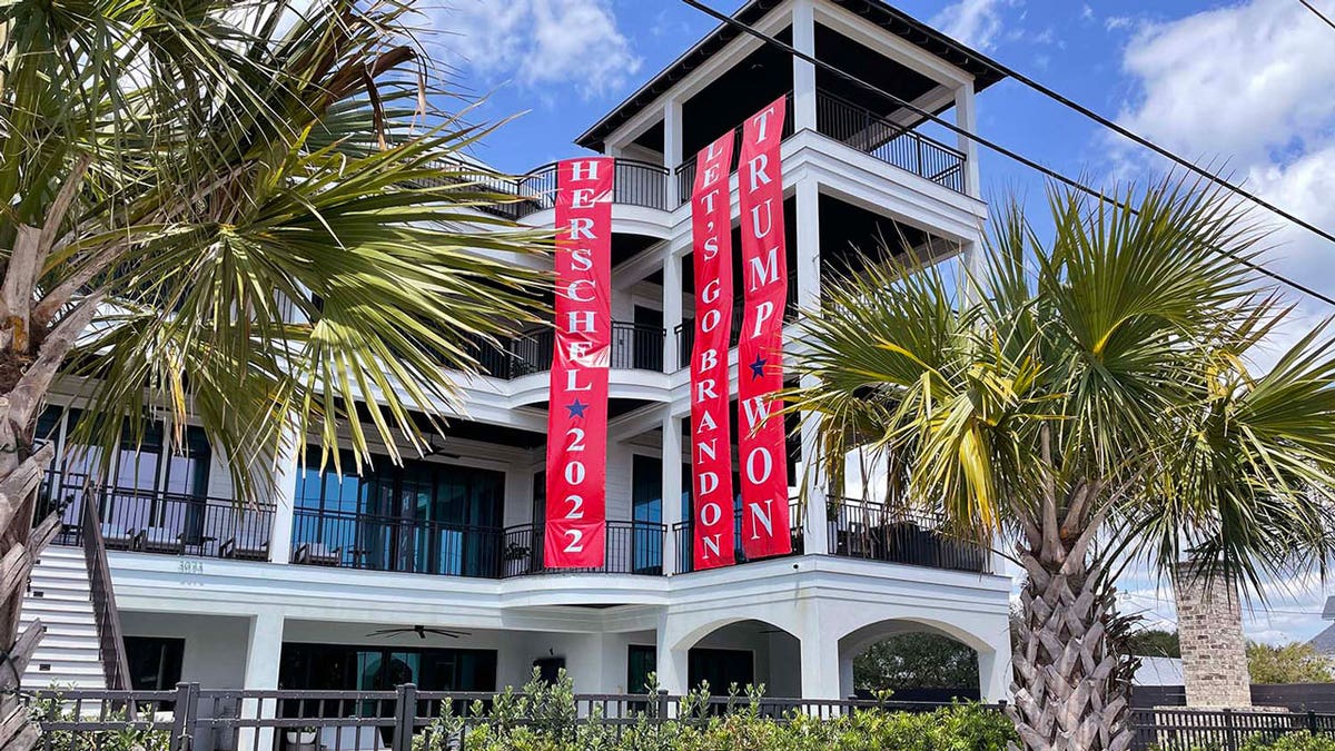 florida trump maga house banners