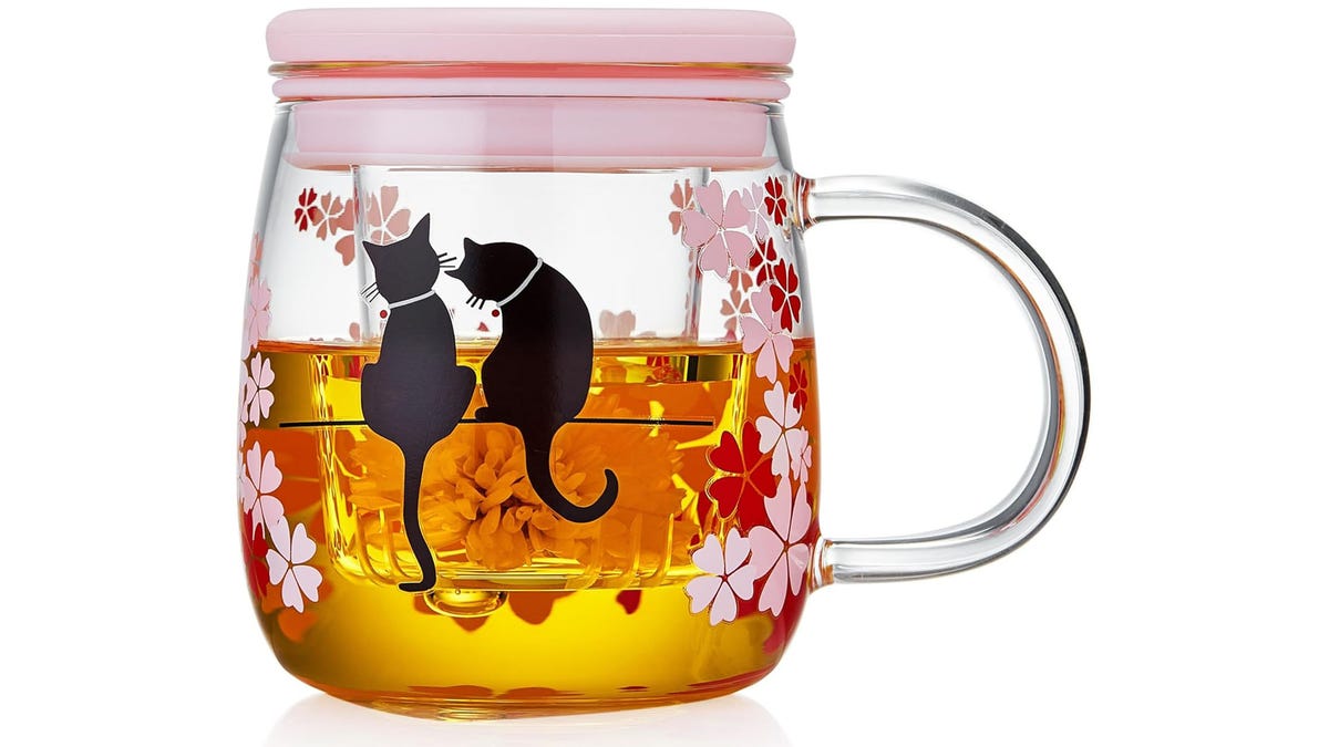 This tea cup comes with a built-in infuser and lid.