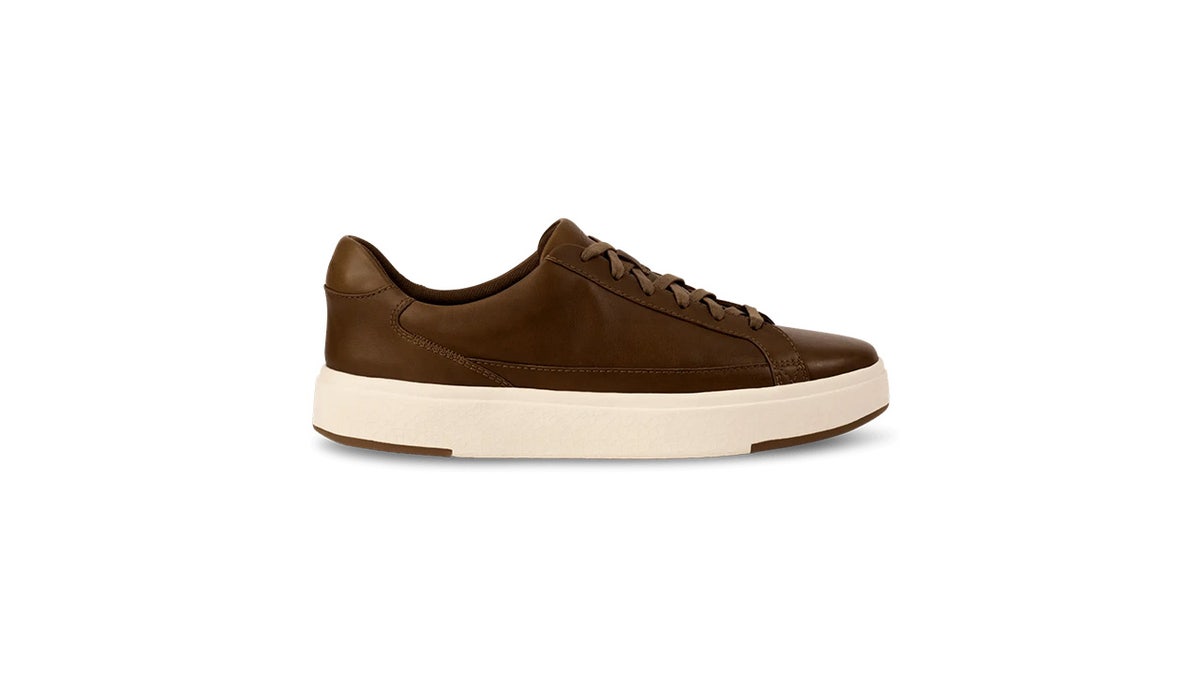 This sneaker is both stylish and easy to use.