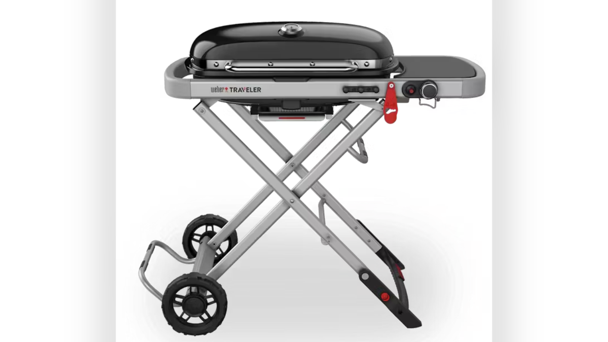 This grill has a large surface to grill for large crowds.