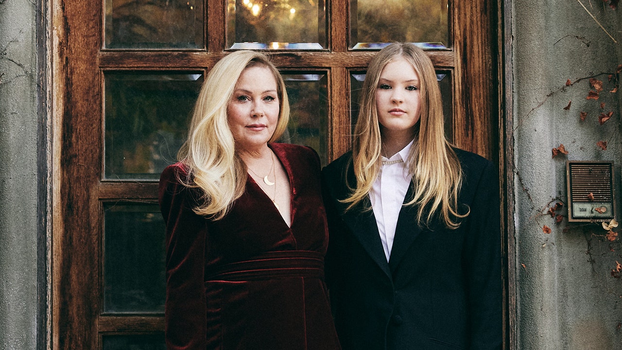 Christina Applegate says MS diagnosis has 'broken' her 14-year-old daughter, image size:1280x720