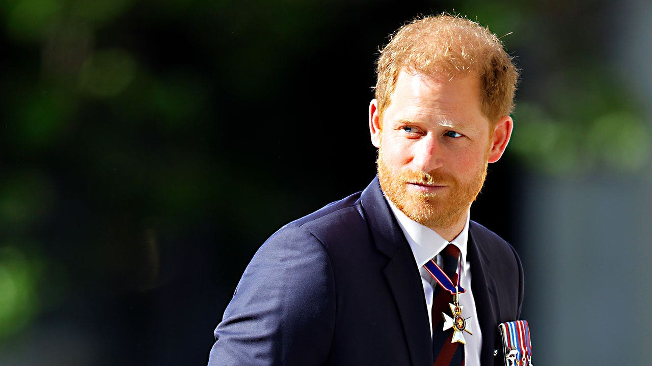 Prince Harry reverses media strategy to win back family after hitting 'rock  bottom': experts