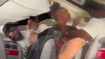 Video shows violent confrontation on flight as passengers scream for police - Fox News