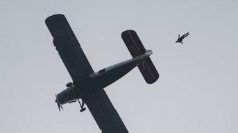 Skydiver killed after horror midair crash during group jump operation - Fox News