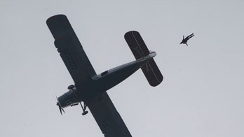 Skydiver dies after midair collision with another jumper during group jump in Washington state
