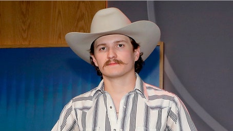 Country singer ends concert early after fans throw beer at stage during Oklahoma performance