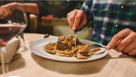 Las Vegas steak specials tempt travelers seeking flavor without Strip-sized costs