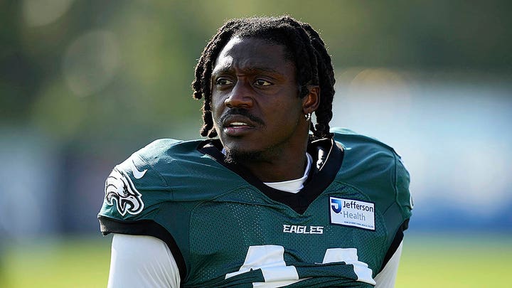 Dallas Goedert talks 'tush push,' what it takes for Eagles to defend Super Bowl title