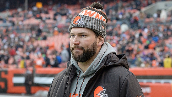 Browns legend Joe Thomas gives 'Shedeur Sanders cult' a reality check