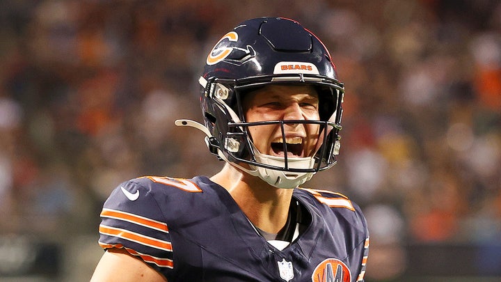  Albert Breer on Stafford, Daniel Jones starting, Bears ‘overhyped’ | FULL INTERVIEW | The Herd