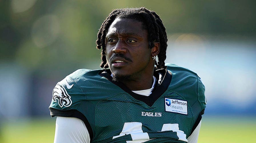 Dallas Goedert talks 'tush push,' what it takes for Eagles to defend Super Bowl title