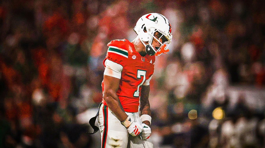 Miami's CJ Daniels makes spectacular one-handed TD catch vs Notre