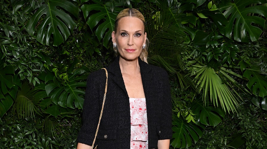 Ryan Reynolds hugs model Molly Sims at American Cinematheque Awards