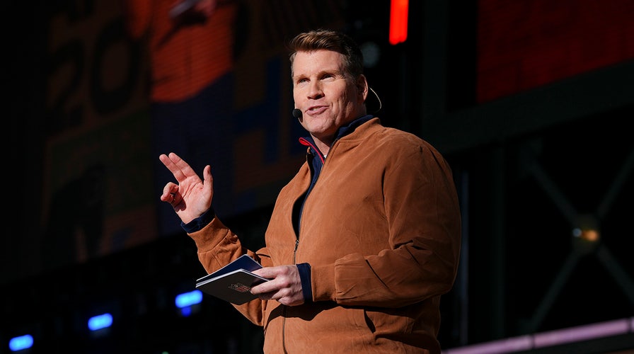 Danny Parkins’ top 10 teams in the NFL entering the 2025-26 Season | The Herd