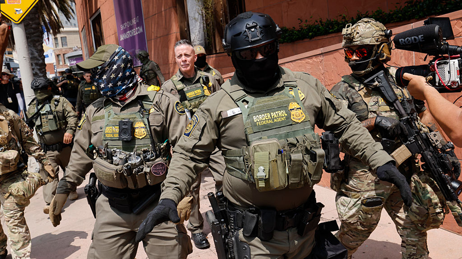 Chicago Teamsters, backed by mayor, want ICE blocked without warrants in strike fight