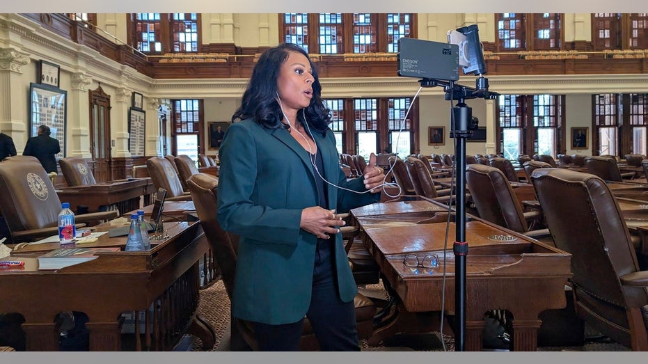 Dem Texas lawmaker spends night on state House floor after refusing GOP-mandated police escort