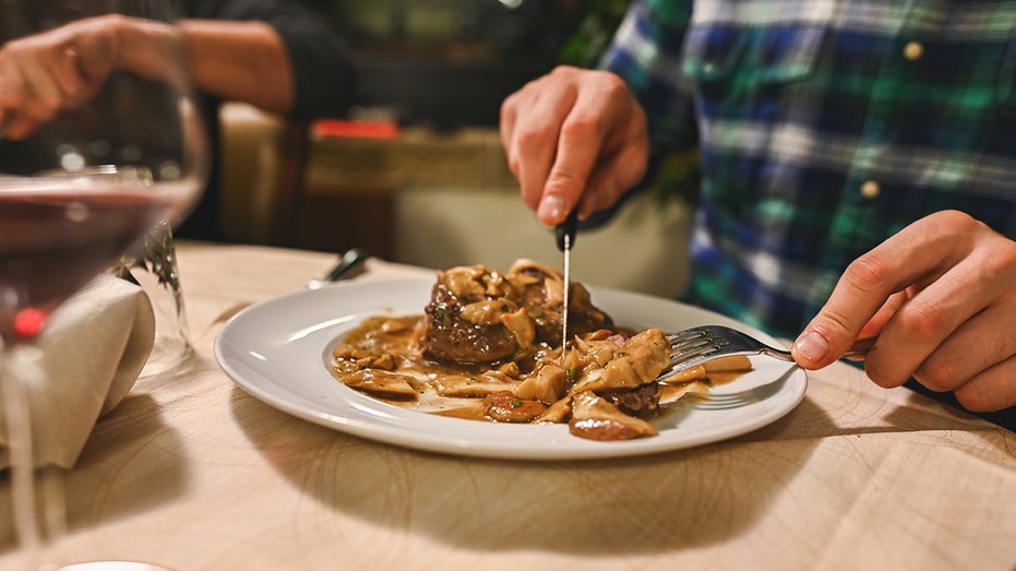 Las Vegas steak specials tempt travelers seeking flavor without Strip-sized costs