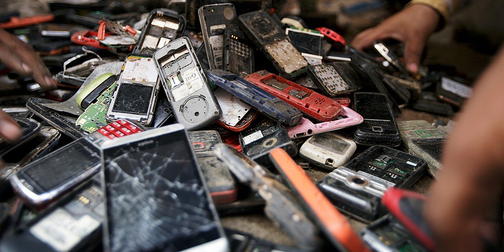 Scientists extract silver from e-waste using cooking oil