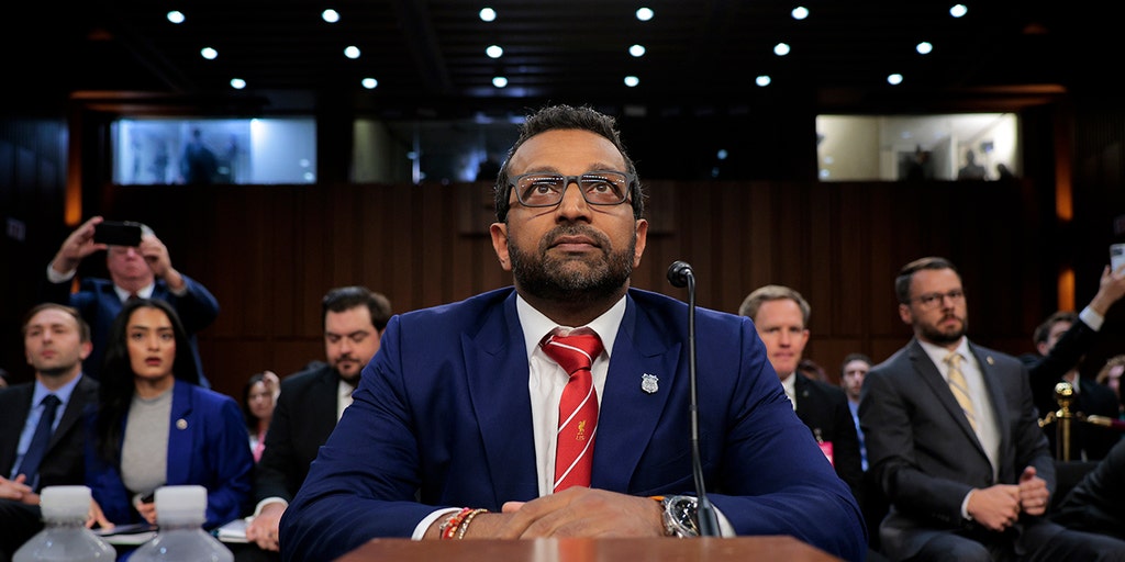 Patel defiende la prueba FBI después de que Hirono la condenara por sexismo  en un enfrentamiento en el Senado.