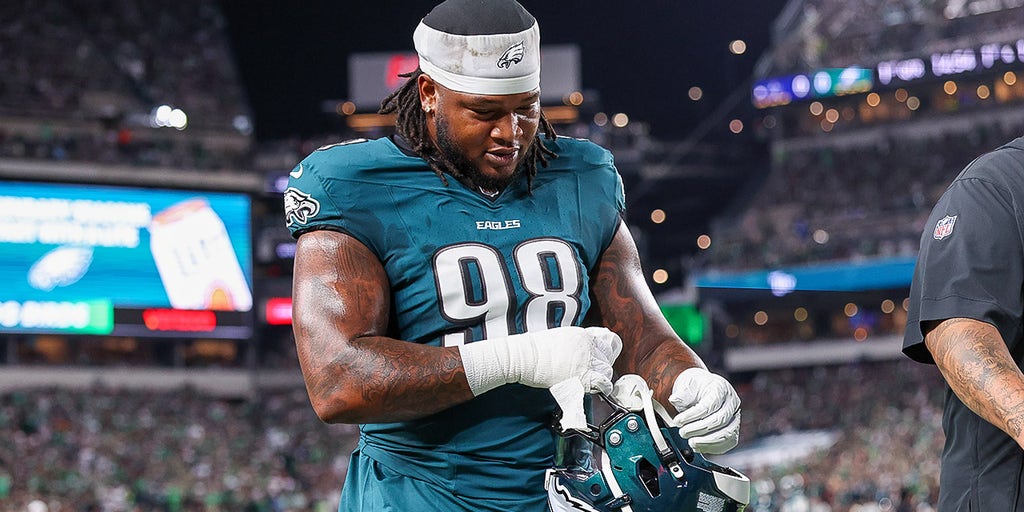 Eagles' Jalen Carter ejected for spitting on Cowboys' Dak Prescott | Fox News