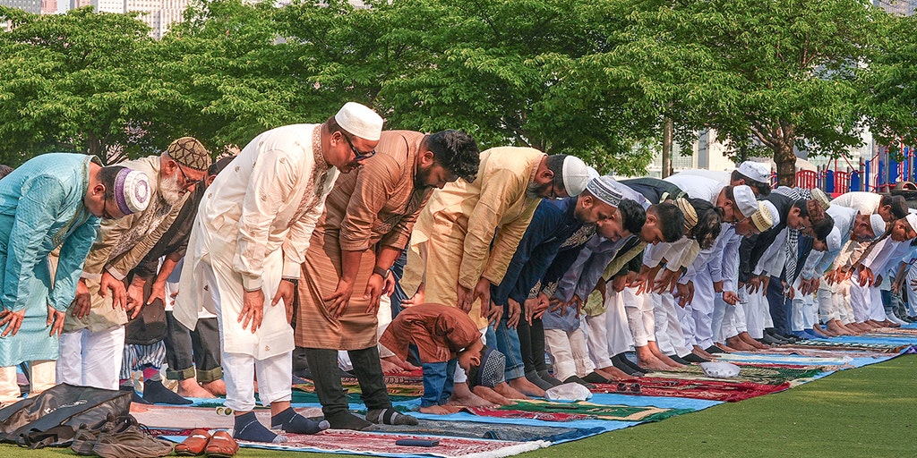 California lawmakers' push to make Muslim holy days state holidays sparks debate over school neutrality