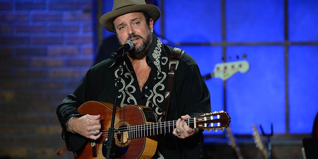El mundo de la música llora la pérdida de Raul Malo, ícono del country a los 60 años